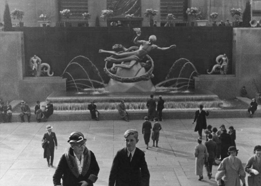 1931: Rockefeller Center lights up officially for the first time